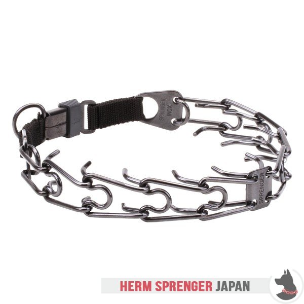 "Black Force" 黒染めステンレス鋼製ピンチ首輪　中心部プレートとクリック・ロック・バックル付き(4 mm x 60 cm)